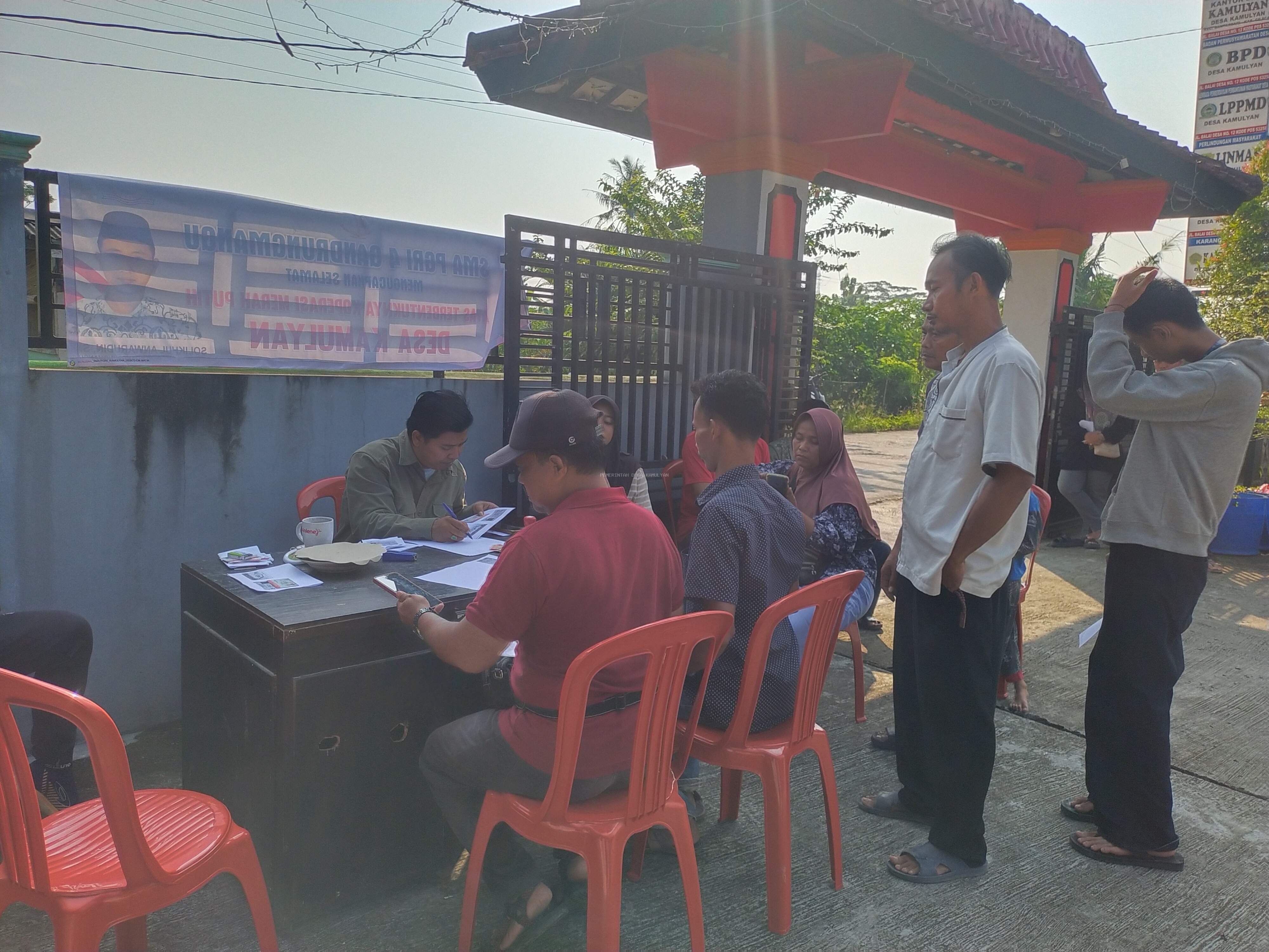 PEMERINTAH DESA KAMULYAN DAPAT APRESIASI MASYARAKAT SUKSES HADIRKAN SIM KELILING UNTUK PERTAMA KALINYA 