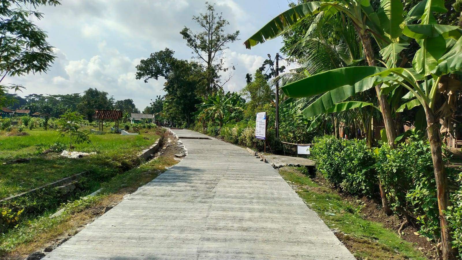 SENANGNYA MASYARAKAT DUSUN CIKUYA JALAN LINGKUNGAN SUDAH DI COR SEMUA 