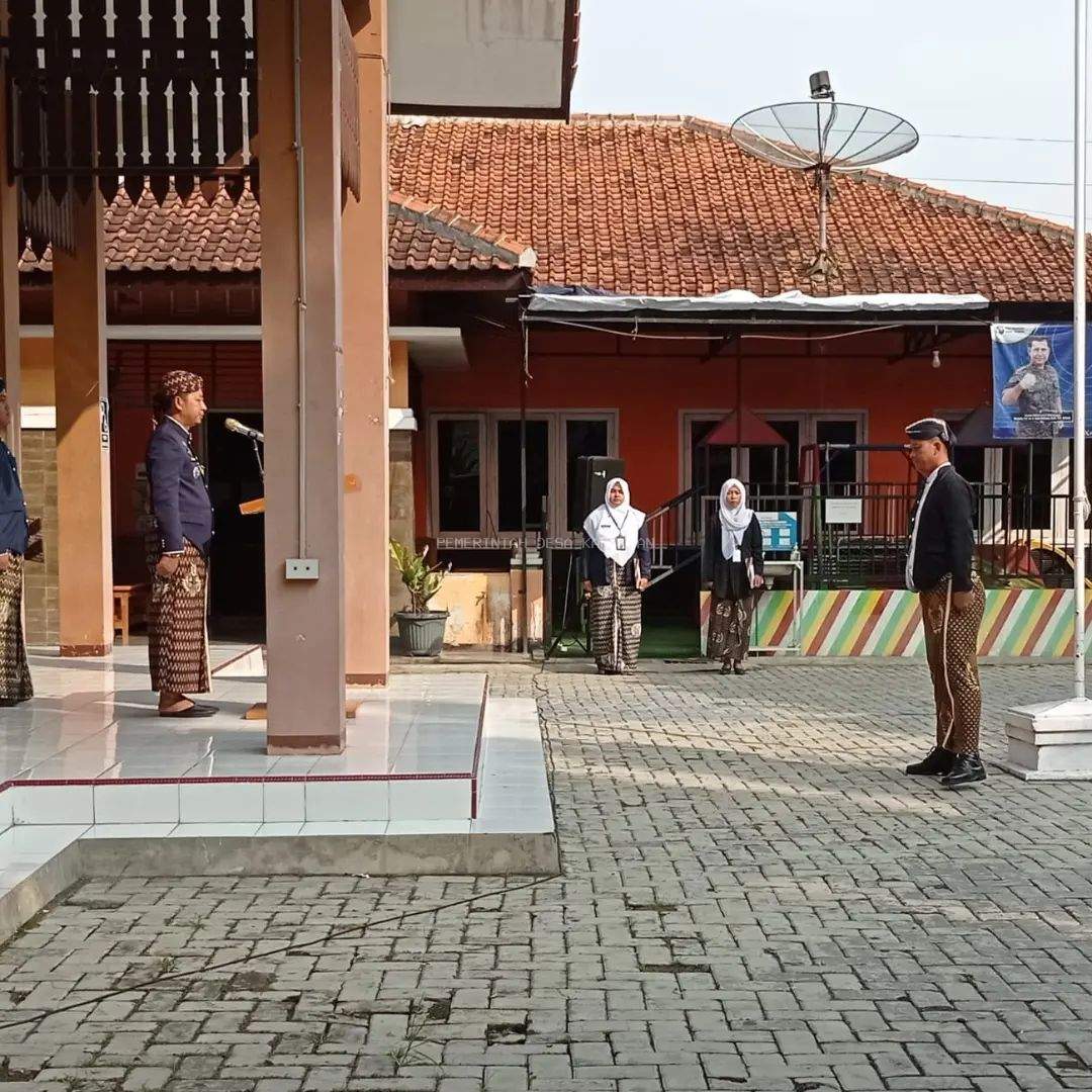KEPALA DESA KAMULYAN HADIRI UPACARA BENDERA PERINGATAN HARI JADI KABUPATEN CILACAP 