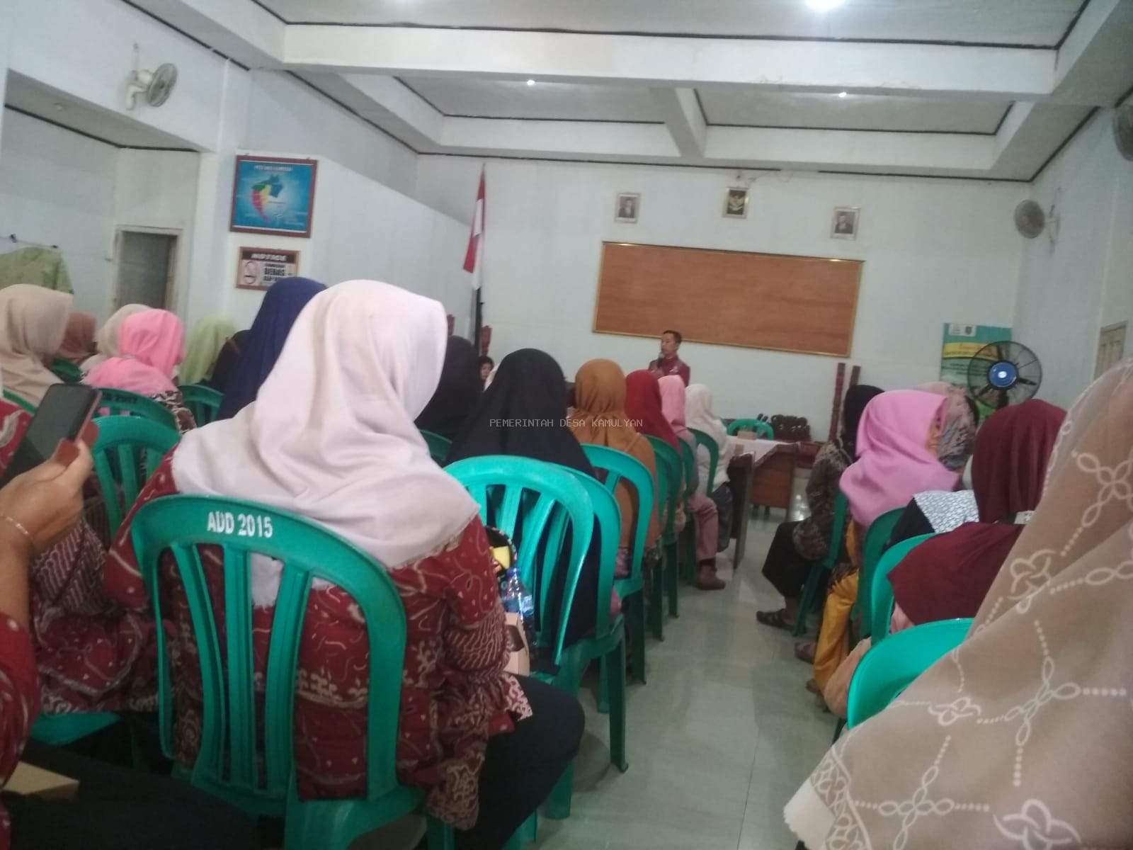 PEMDES KAMULYAN BAGIKAN SARANA DAN PRASARANA UNTUK BIDANG KESEHATAN DAN KEAGAMAAN 