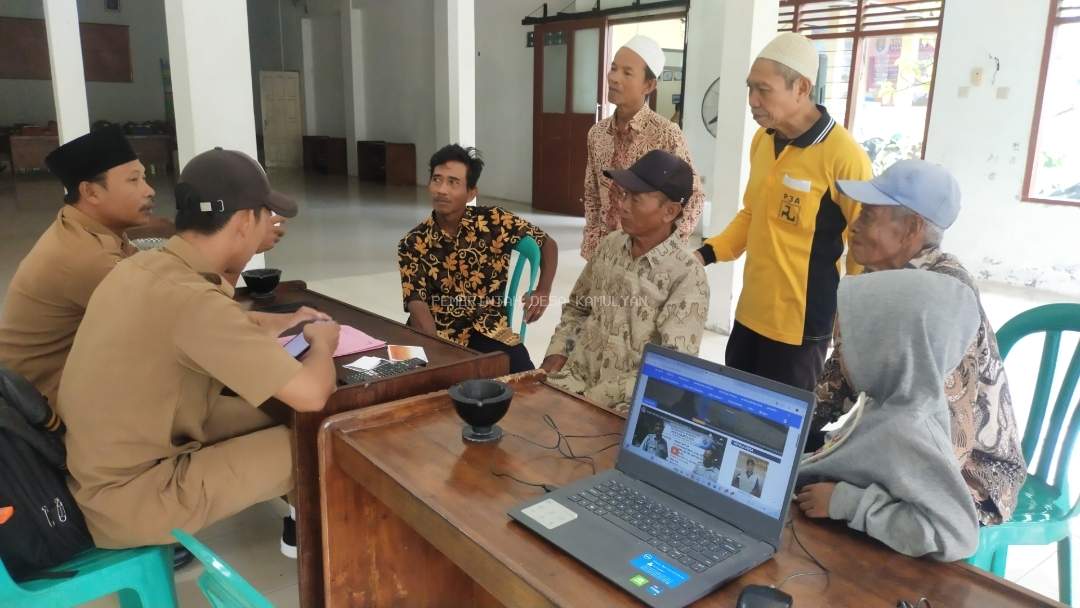 EDUKASI PEMBUATAN REKENING PRIBADI BAGI CALON PENERIMA BSU YANG SUDAH LANSIA